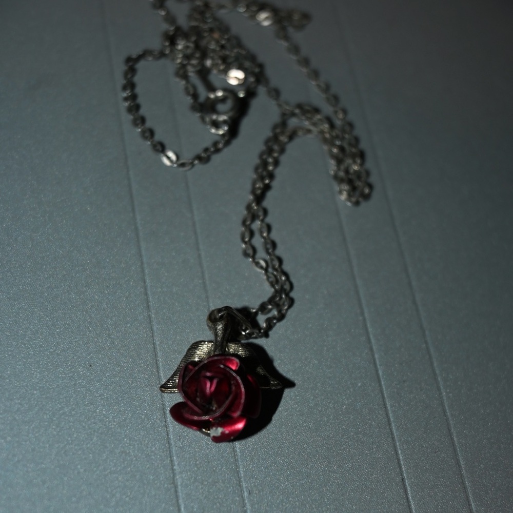 Elegant Silver and Red Rose Pendant Necklace